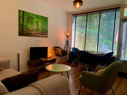 TV and multimedia, Living room, Seating area, Dining area, Evening entertainment