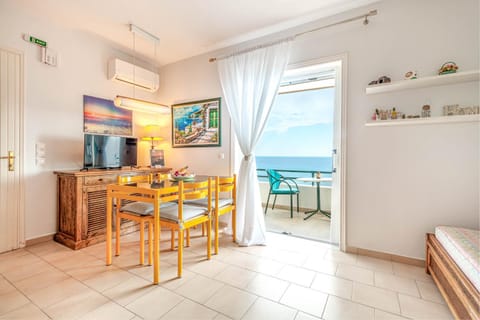 Kitchen or kitchenette, Living room, Seating area, Dining area, Sea view