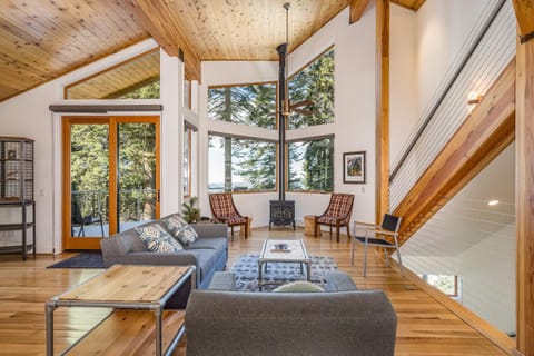 Canyons Crest House in Yosemite Park Way