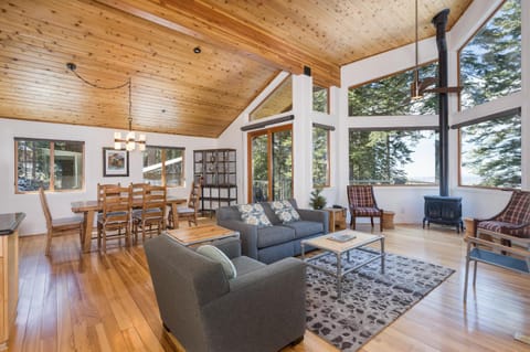 Canyons Crest House in Yosemite Park Way