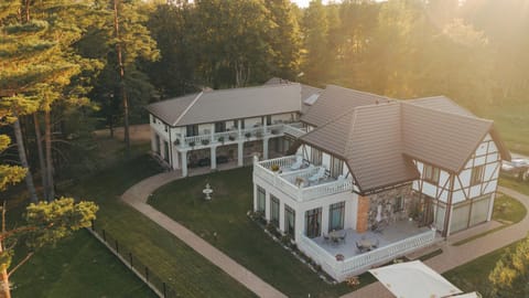 Property building, Day