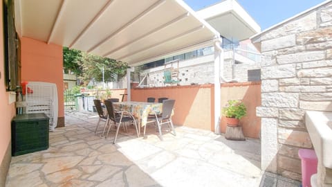 Patio, BBQ facilities