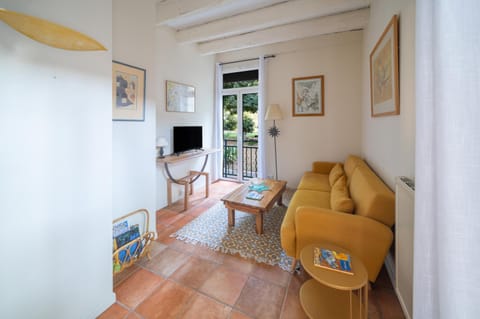 Living room, Garden view