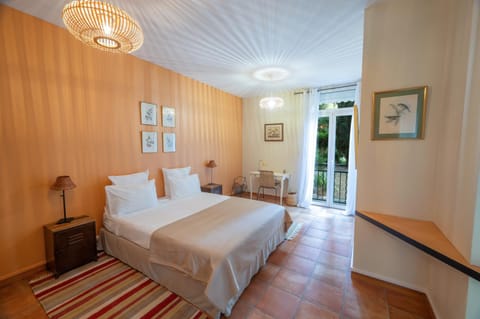 Bed, Bedroom, Garden view