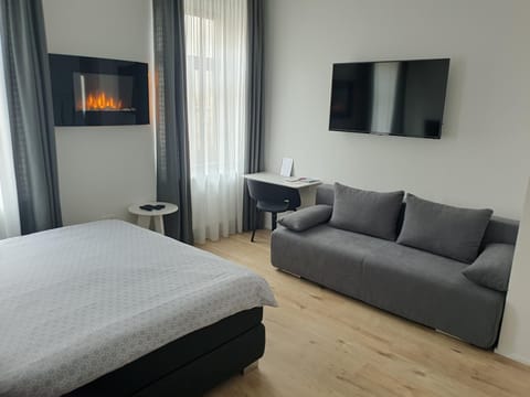Coffee/tea facilities, Living room, Bedroom