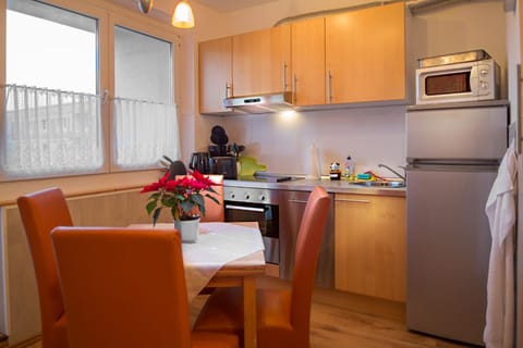 Kitchen or kitchenette, Seating area, Dining area, dishwasher, pet friendly, stove