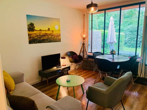 Garden, Living room, Seating area, Dining area