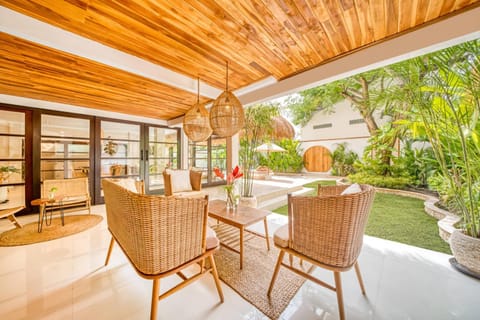 Villa Aurora - Private 6 BDR Villa in Seminyak, prime Location, Pool & Garden Villa in Kuta