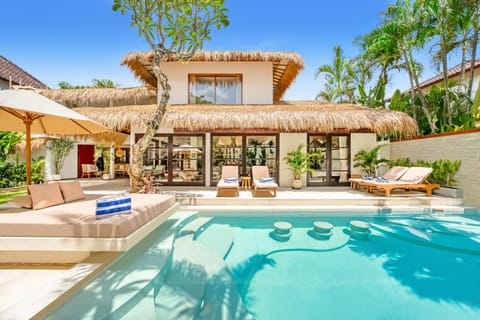 Villa Aurora - Private 6 BDR Villa in Seminyak, prime Location, Pool & Garden Villa in Kuta