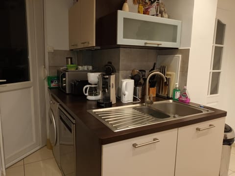 Coffee/tea facilities, dishwasher, minibar, toaster, washing machine