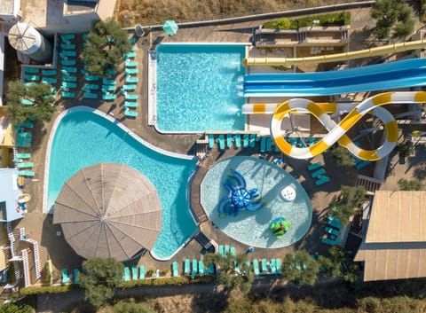 Property building, Day, Bird's eye view, Aqua park, On site, Area and facilities, Swimming pool