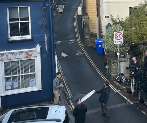 On Season 4 of BBC 1s BEYOND PARADISE - Prospect House is TWO PRIVATE APARTMENTS in this 17th CENTURY COTTAGE - Apartment 2 has a KIDS CABIN BUNK ROOM - Book both apartments for ONE LARGE HOUSE with Connecting Door In Lobby - FREE PUBLIC PARKING OUTSIDE Cabin in Looe