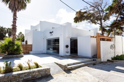 Strata Home by Rocks Estates Apartment in Naousa