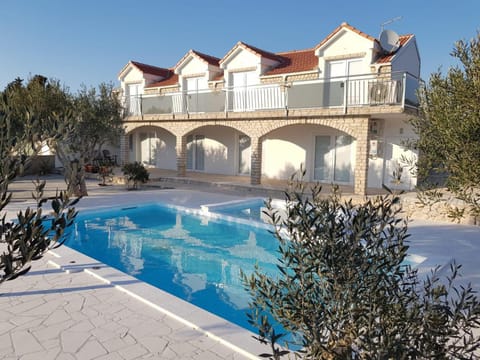 Property building, Swimming pool, Swimming pool