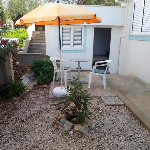 Facade/entrance, Balcony/Terrace