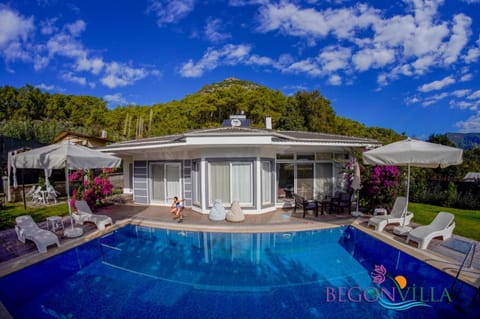 Property building, Natural landscape, Garden, Mountain view, Pool view, Swimming pool, sunbed