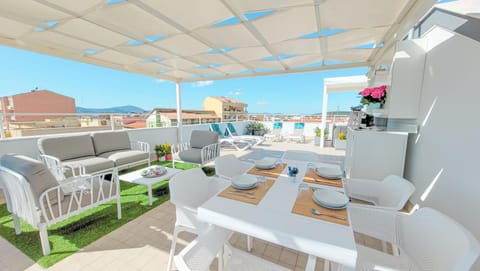 Patio, Day, Natural landscape, Solarium, View (from property/room), Balcony/Terrace, Living room, Dining area