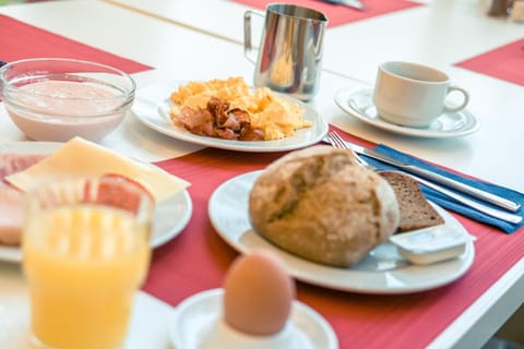 Breakfast, Buffet breakfast