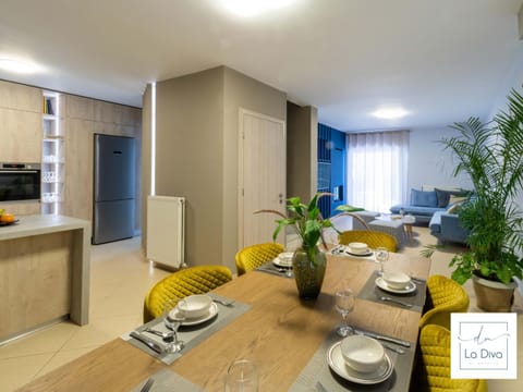 Seating area, Dining area