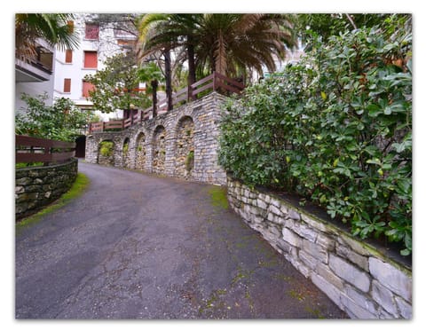Day, Street view