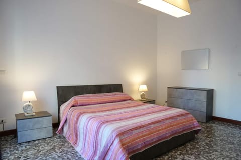 Spring, Bed, Photo of the whole room, Decorative detail, Bedroom