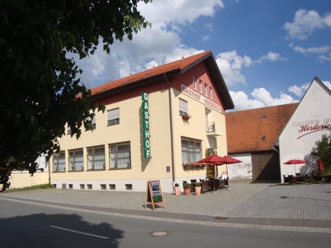 Facade/entrance