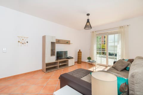 TV and multimedia, Living room, Dining area