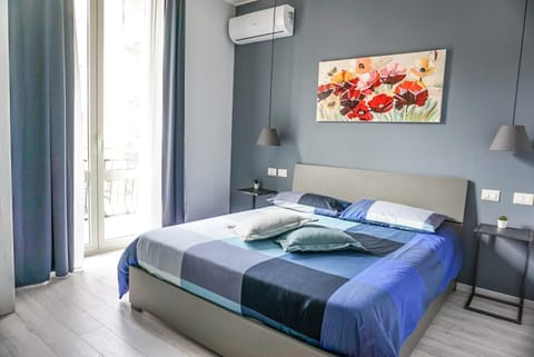 Bed, Photo of the whole room, Bedroom, air conditioner