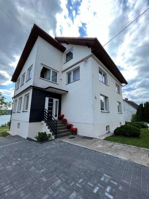 Apartament Aleksandra we Wielu z widokiem na jezioro Apartment in Pomeranian Voivodeship