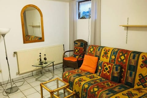 Bed, Seating area