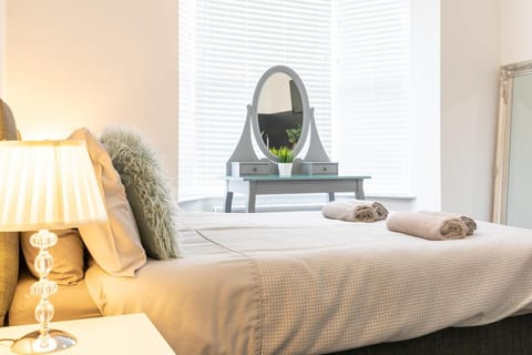 Megs Island Guest House Bed and Breakfast in Cleethorpes