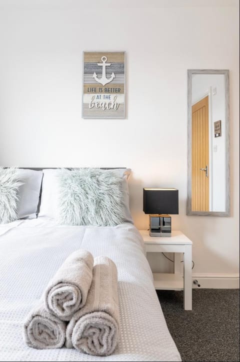 Megs Island Guest House Bed and Breakfast in Cleethorpes