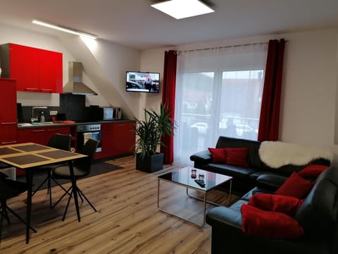 Communal lounge/ TV room, TV and multimedia, Kitchen or kitchenette, Living room, Seating area, Dining area, Evening entertainment