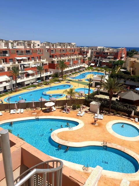 Balcony/Terrace, Balcony/Terrace, Swimming pool