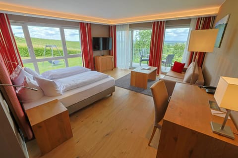 Bed, TV and multimedia, Photo of the whole room, Seating area