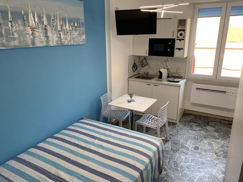 Indipendent Blue Apartment in Veneto