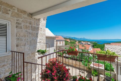 Holiday house Jogo Apartment in Selca, Brač