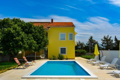 Villa Kutija with heated pool Apartment in Biograd na Moru