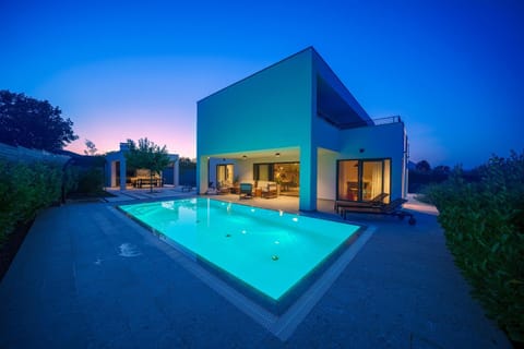 Property building, Night, Pool view, Swimming pool, sunbed