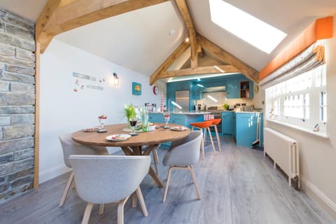 Kitchen or kitchenette, Seating area, Dining area, On site