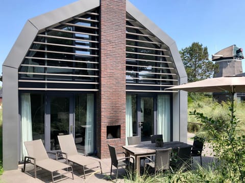 Facade/entrance, Garden, Balcony/Terrace
