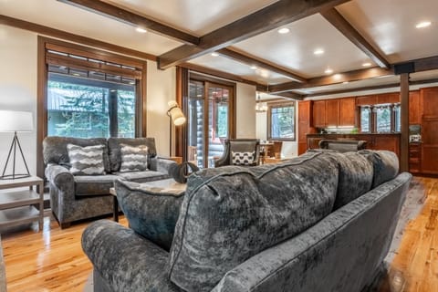 Cedar Crest - Owl Cottage 9 House in Homewood