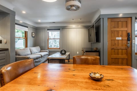 Cedar Crest-Stellars Jay Cottage 4 House in Homewood