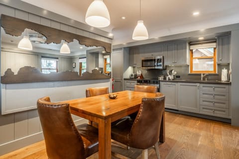 Cedar Crest-Stellars Jay Cottage 4 House in Homewood