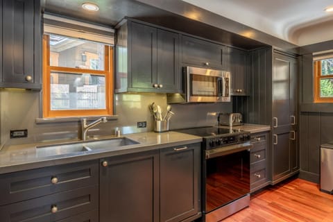 Cedar Crest - Woodpecker Cottage 7 House in Homewood