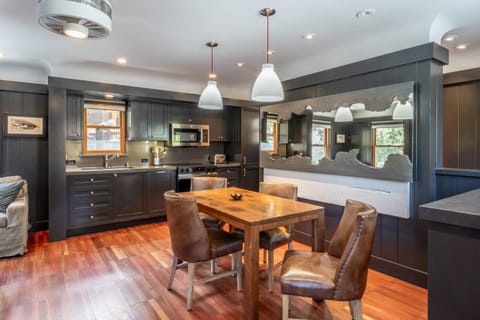 Cedar Crest - Woodpecker Cottage 7 House in Homewood