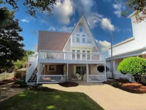 Say YES To Spring! 4BR Home w private pool 2 min to Destin beaches House in Destin