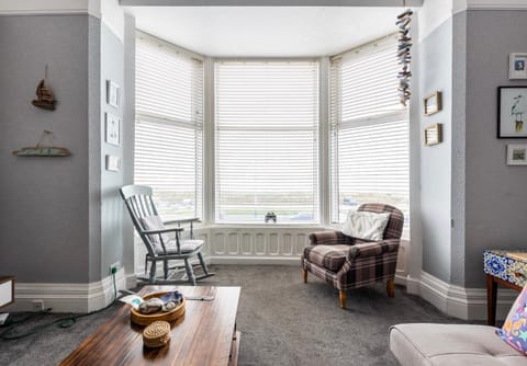Beach Shore - SEA VIEWS Apartment in Lytham St Annes