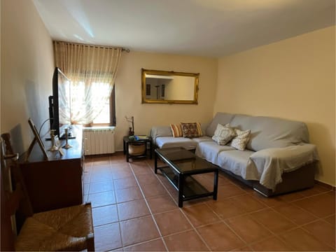 Communal lounge/ TV room, TV and multimedia, Photo of the whole room, Seating area