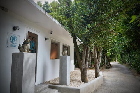 Facade/entrance